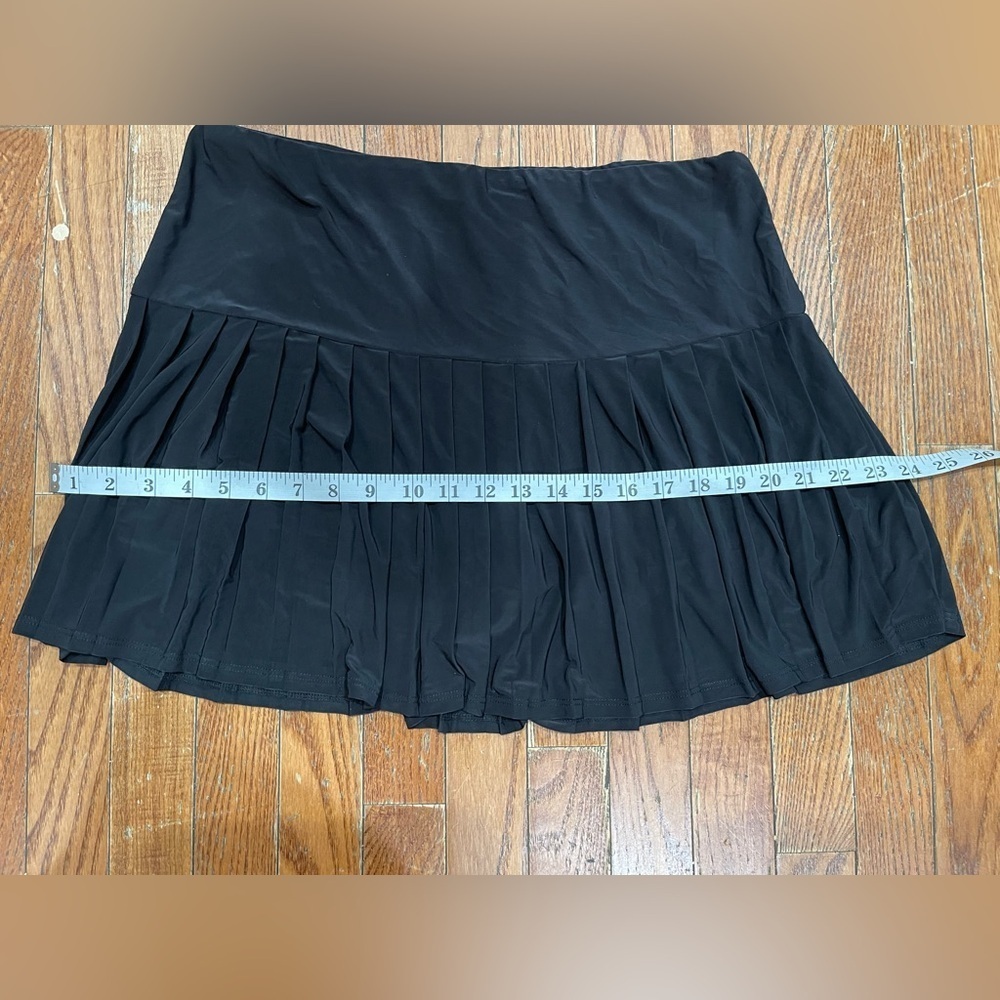 SWANK Elegant Black Pleated Mini Skirt - Picture 2 of 9